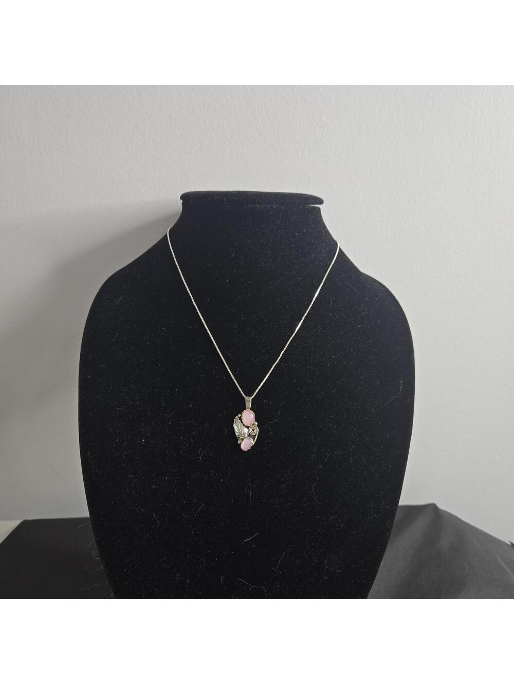 Vintage Sterling Silver Pink Mother of Pearl Shell Pendant Necklace Leaf Design